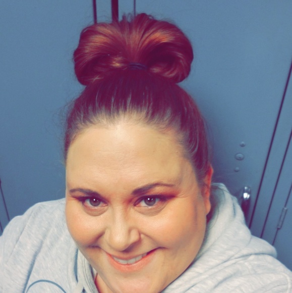 Meet your Posher, Jennifer - Picture 3 of 3